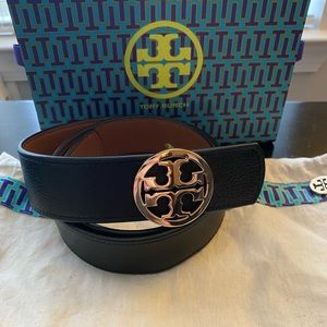 EUC 1 1/2 inch Tory Burch Reversible Black Belt